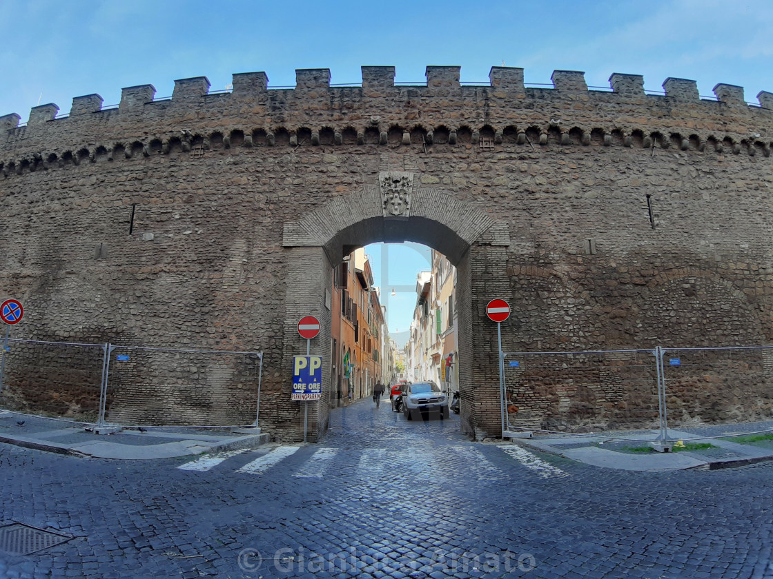 "Roma - Porta del Passetto su Vicolo del Farinone" stock image