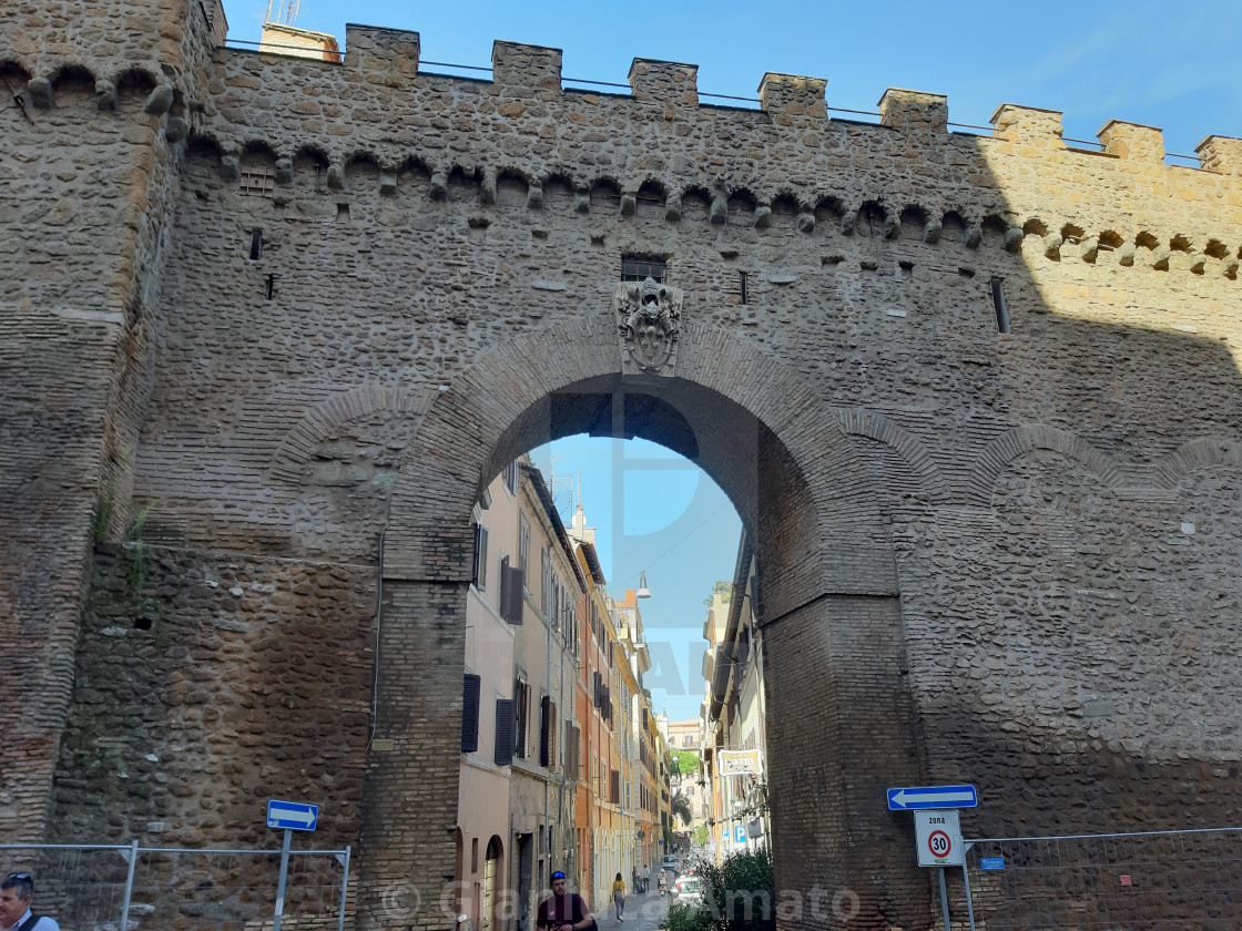 "Roma - Porta del Passetto di Borgo su Vicolo della Palline" stock image