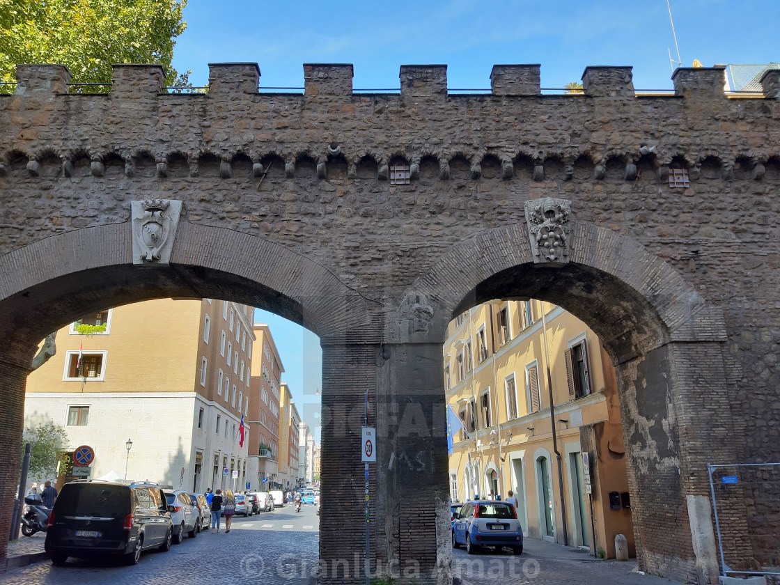 "Roma - Porte del Passetto su Via del Mascherino" stock image