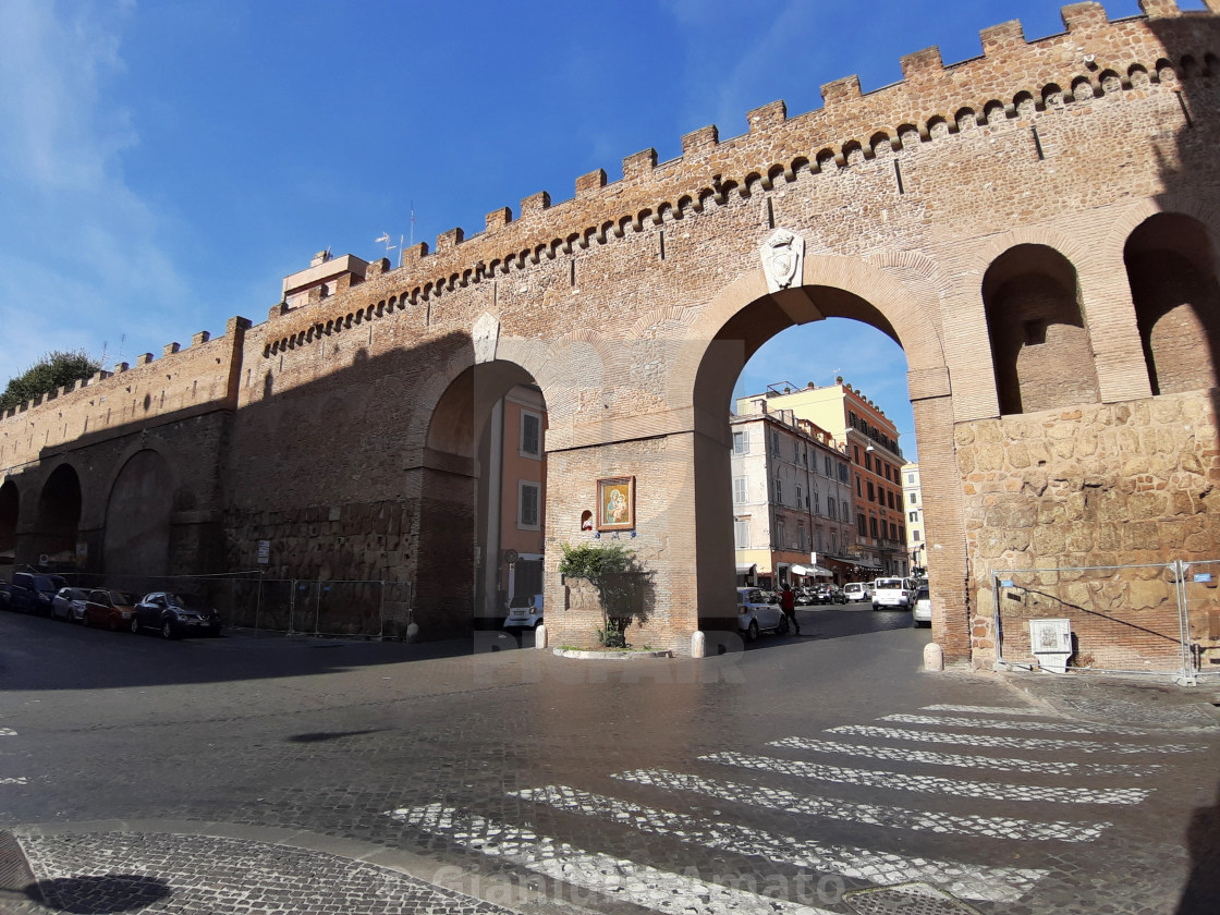 "Roma - Scorcio del Passetto di Borgo su Via di Porta Castello" stock image