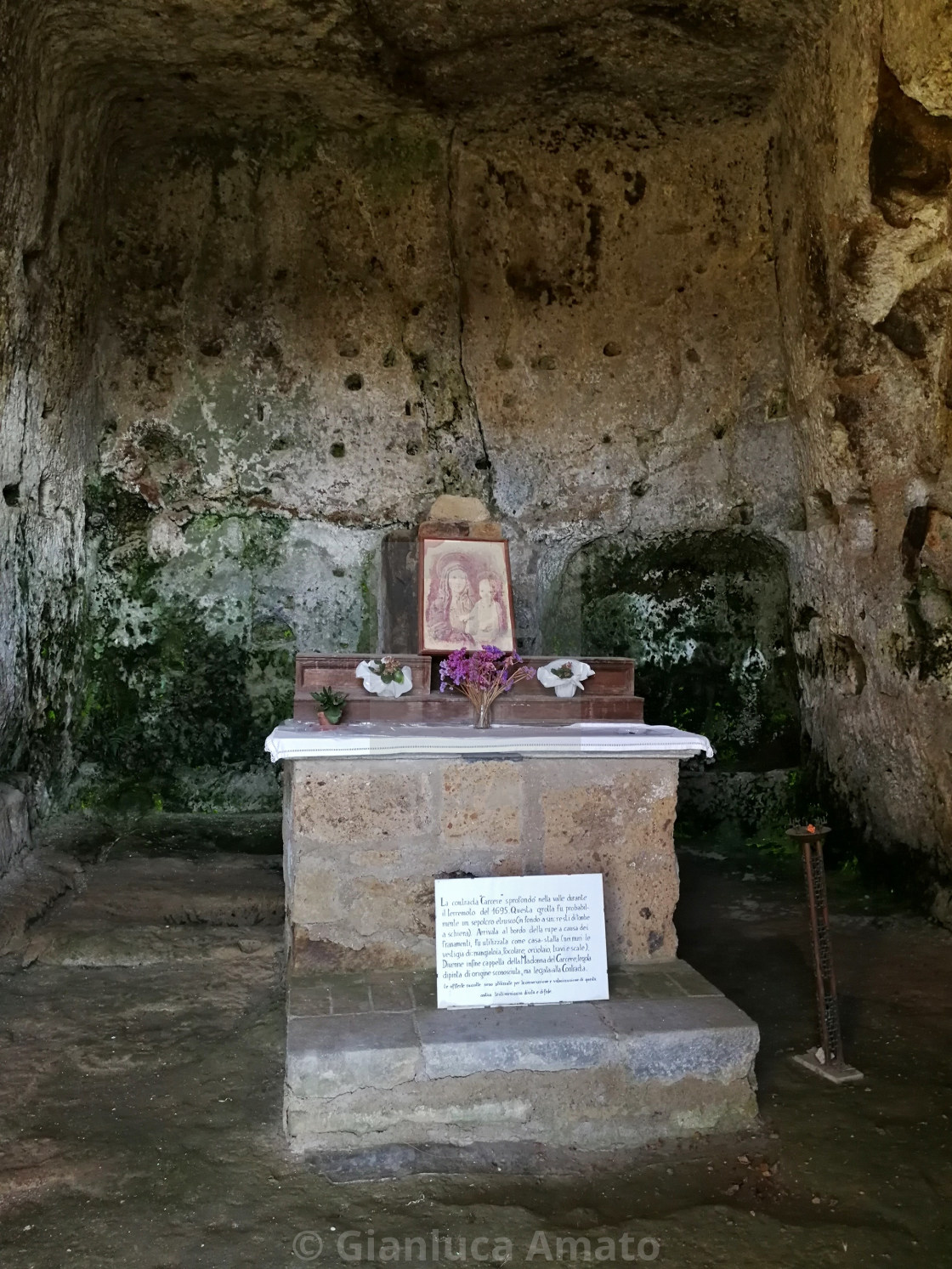 "Civita di Bagnoregio - Altare della Cappella della Madonna del Carcere" stock image