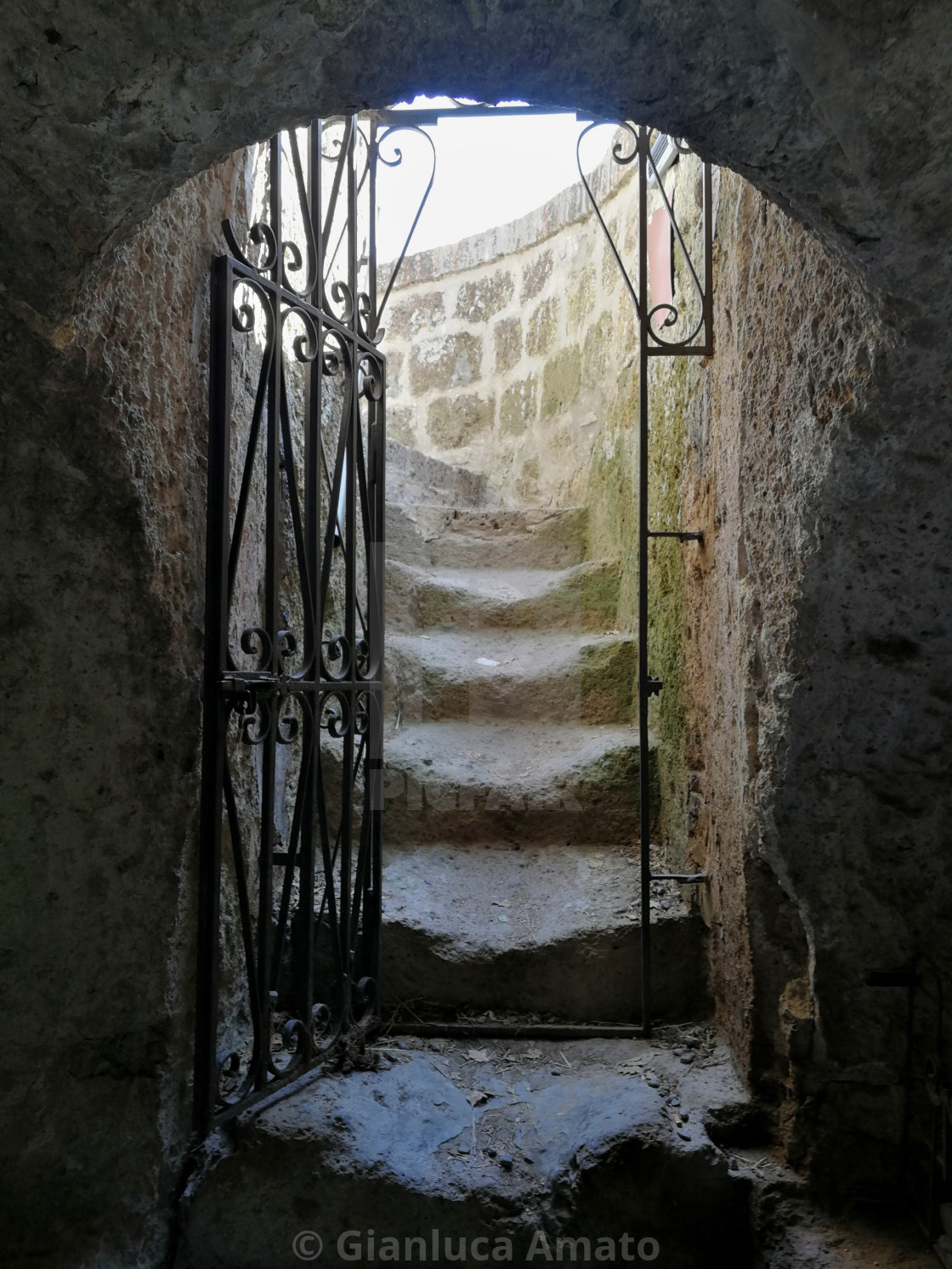 "Bagnoregio dal belvedere - Accesso della Grotta di San Bonaventura" stock image