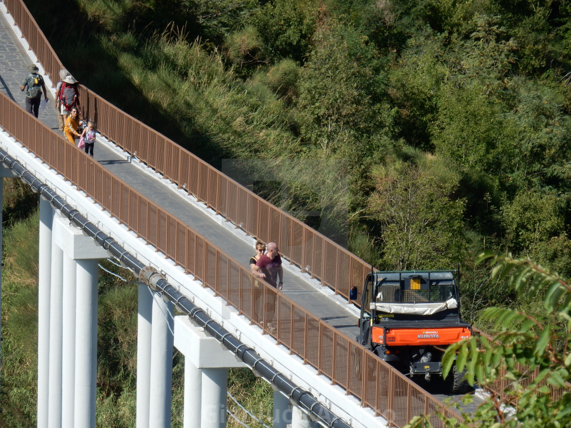 "Civita di Bagnoregio - Attraversamenti sul ponte" stock image