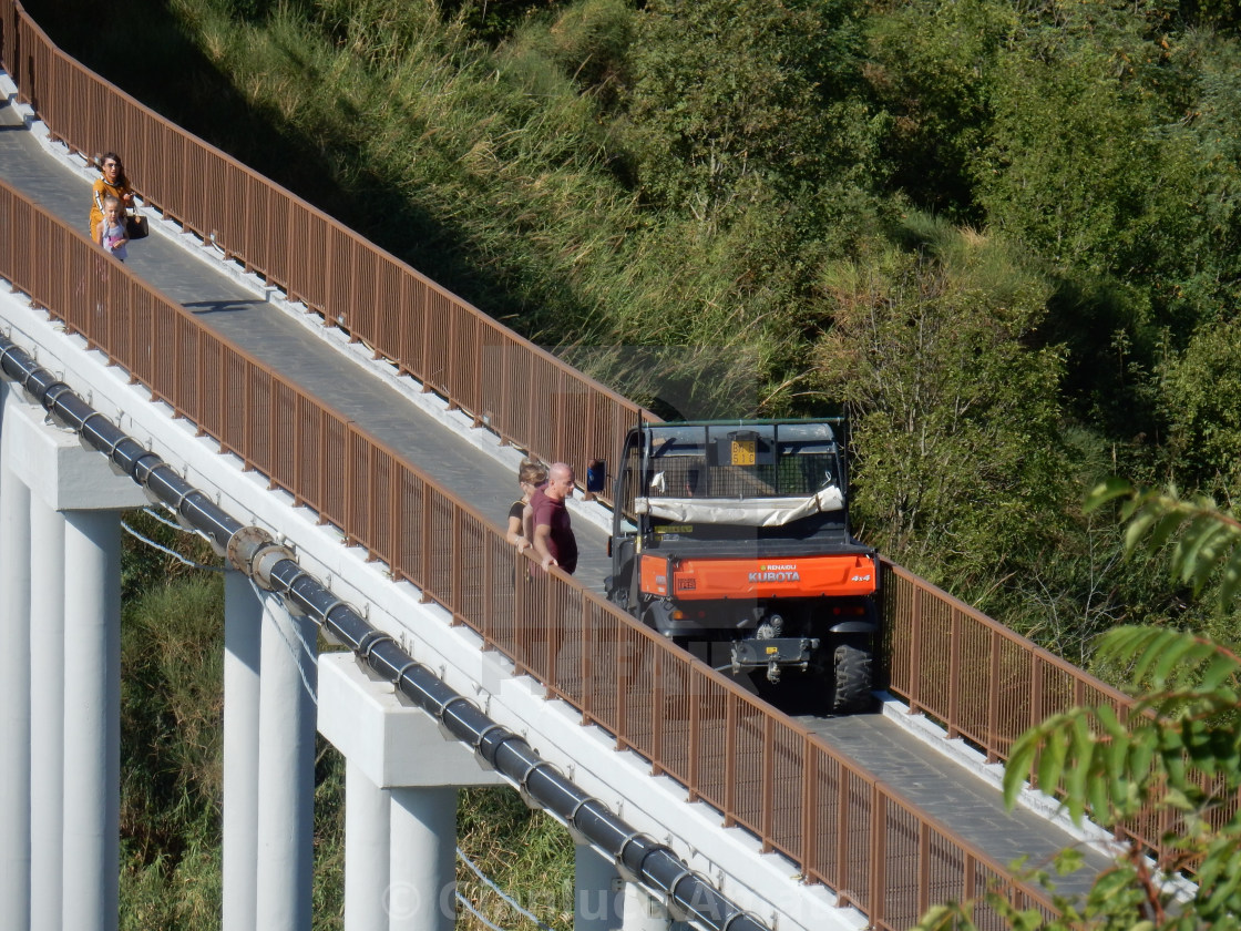 "Civita di Bagnoregio - Automezzo sul ponte" stock image