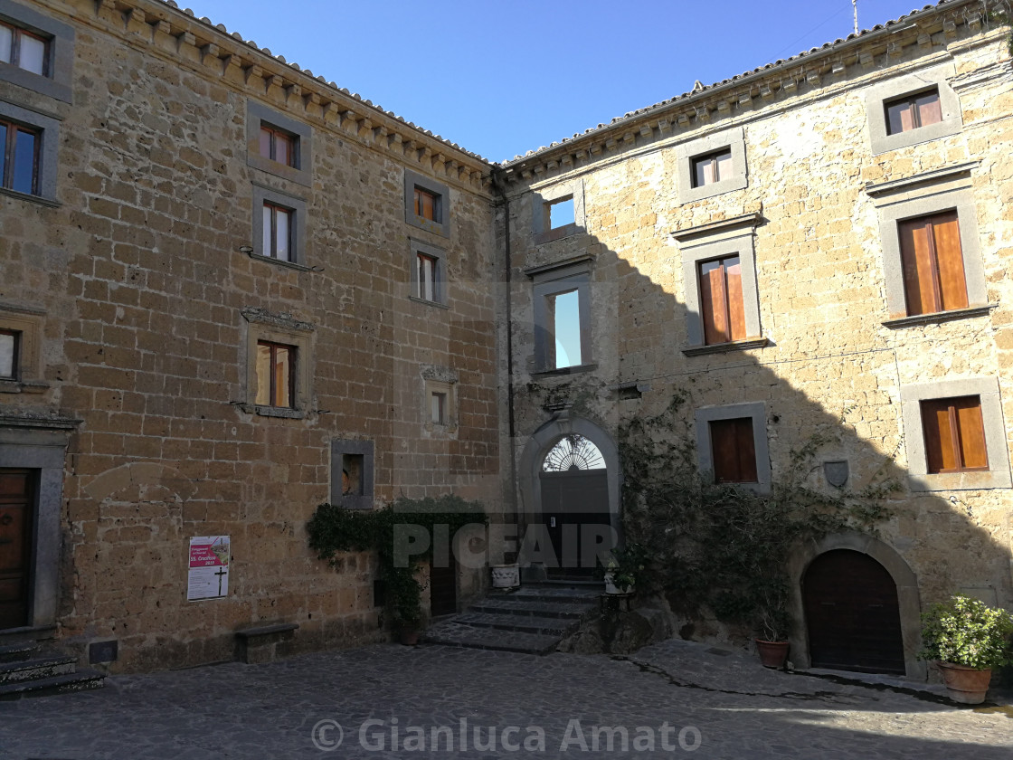 "Civita di Bagnoregio - Palazzo in piazza San Pietro" stock image