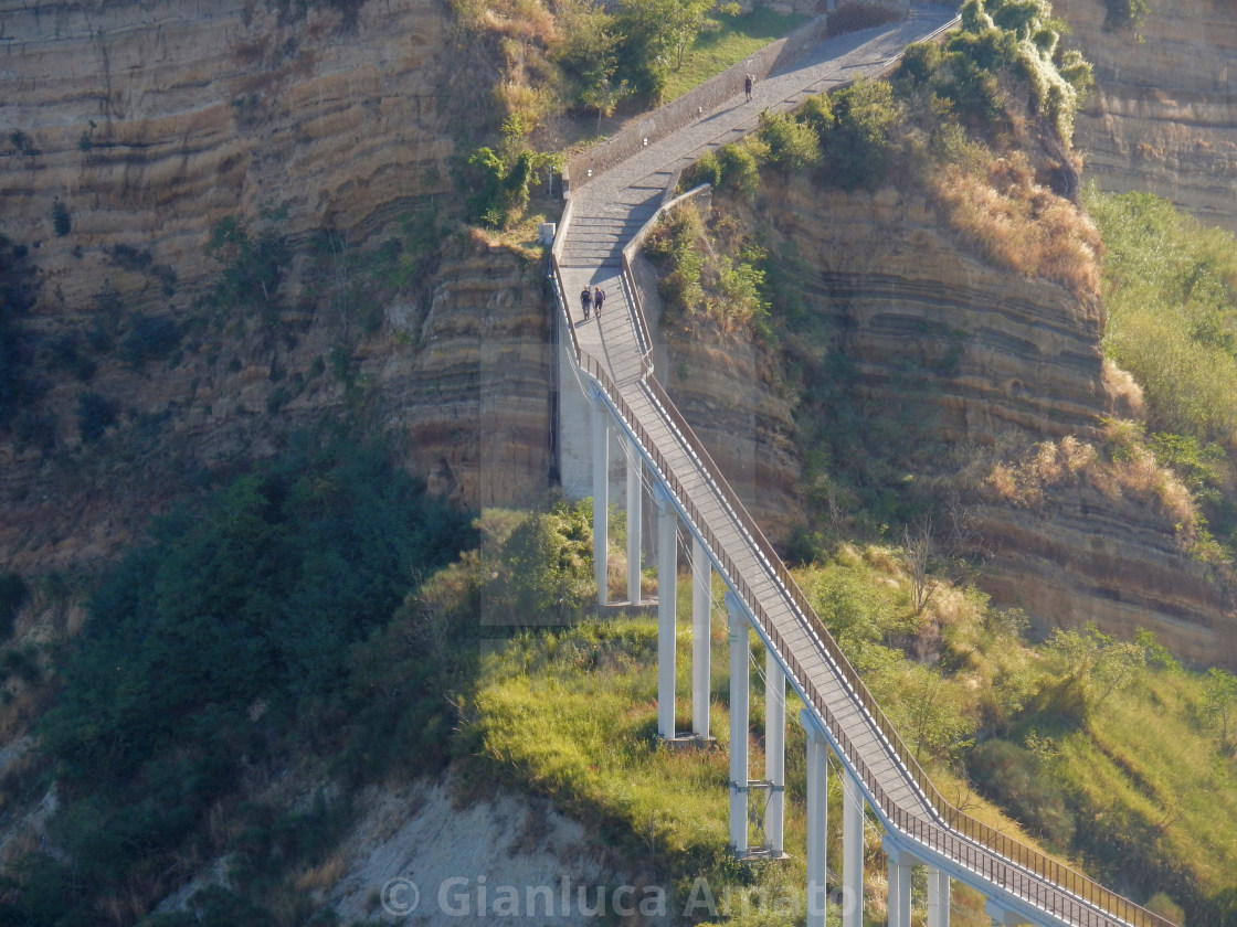 "Civita di Bagnoregio - Scorcio del ponte dal belvedere" stock image