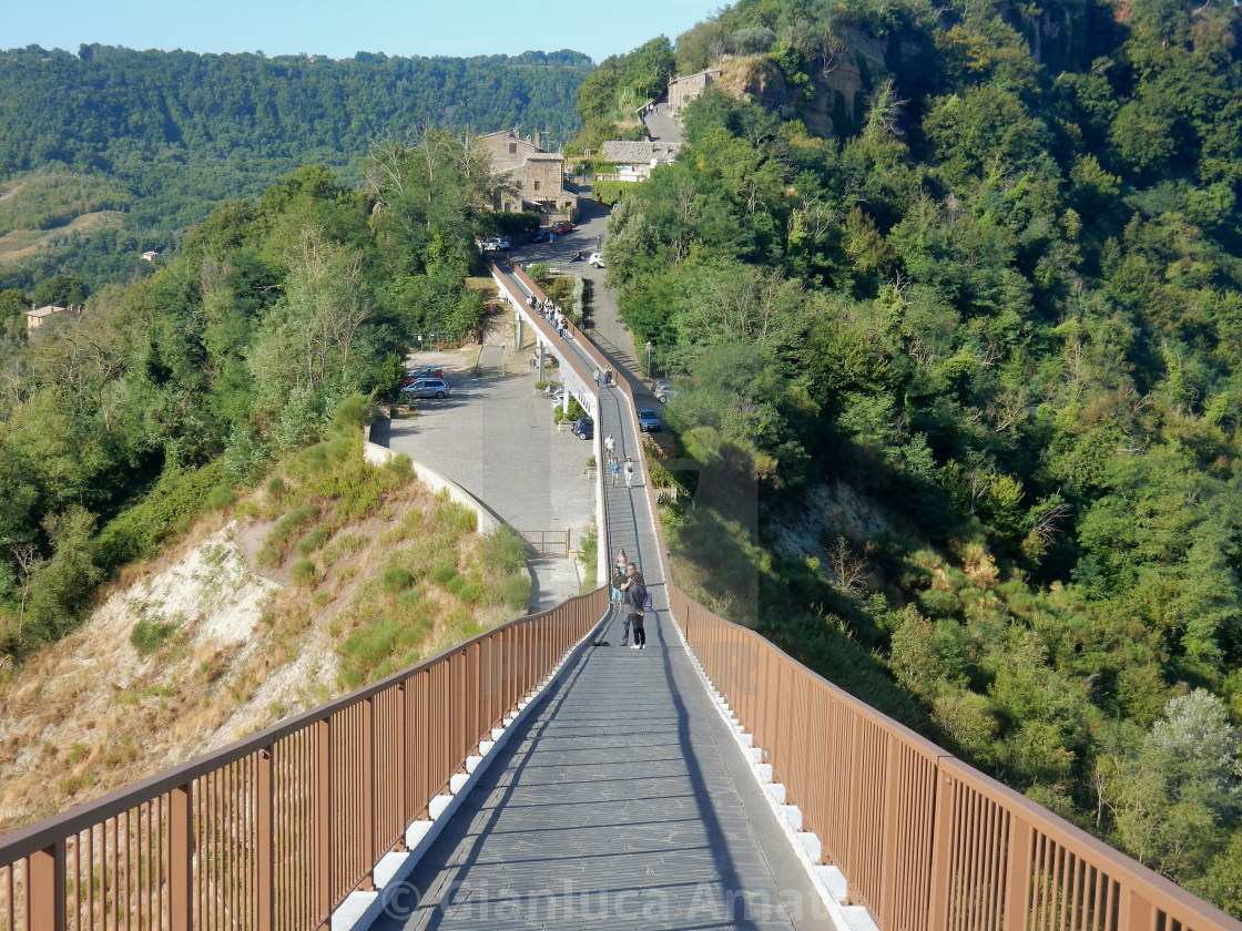 "Civita di Bagnoregio - Scorcio prospettico dal ponte" stock image