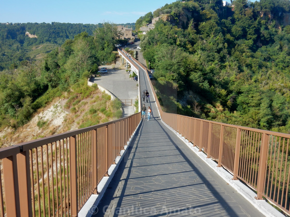 "Civita di Bagnoregio - Scorcio del ponte dal borgo" stock image