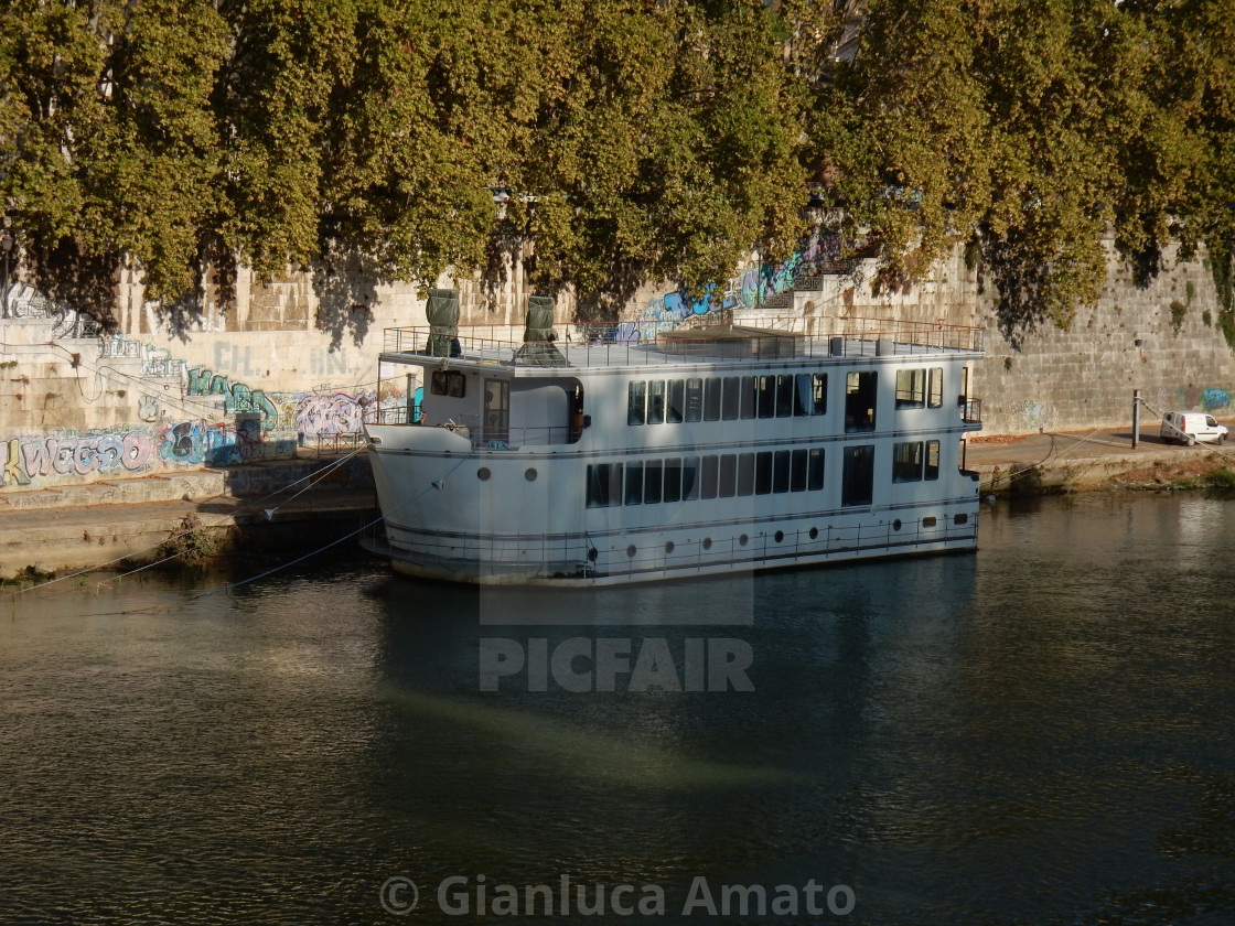 "Roma - Battello al Lungotevere dei Tebaldi" stock image