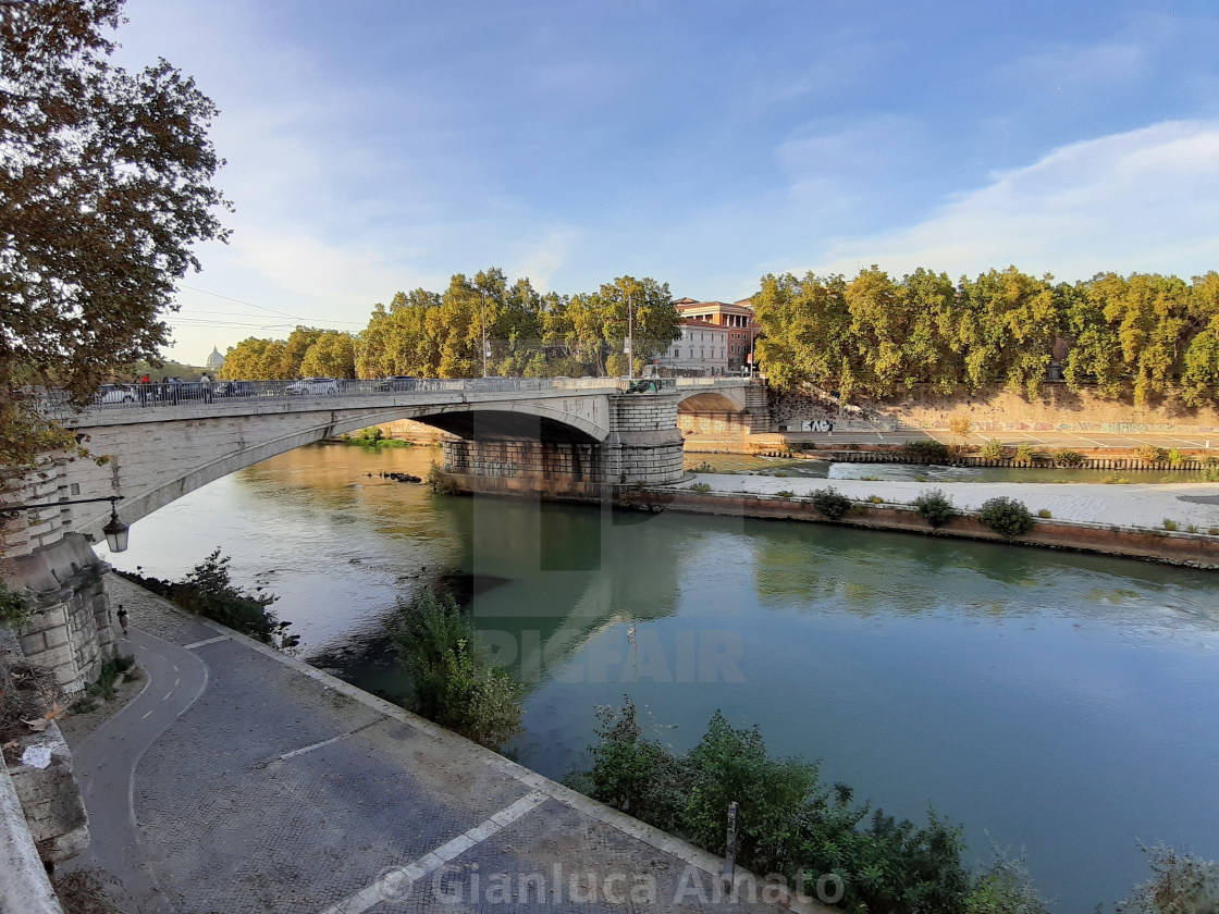 "Roma - Ponte Garibaldi dal Lungotevere degli Anguillara" stock image