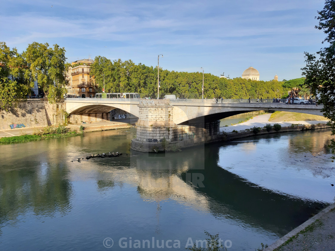 "Roma - Ponte Garibaldi da Lungotevere Raffaello Sanzio" stock image