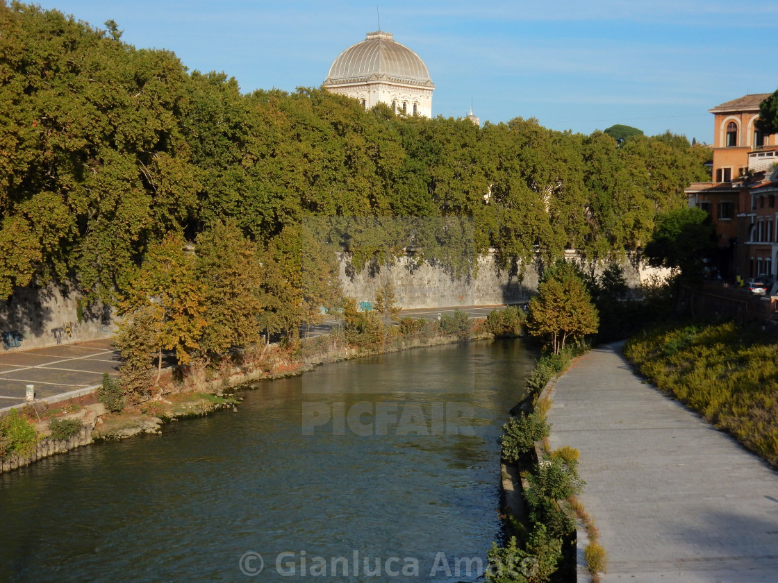 "Roma - Ramo del Tevere dal Ponte Garibaldi" stock image