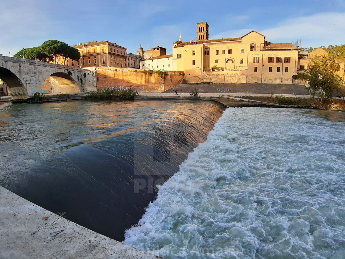 "Roma - San Bartolomeo all'Isola da Lungotevere degli Alberteschi" stock image