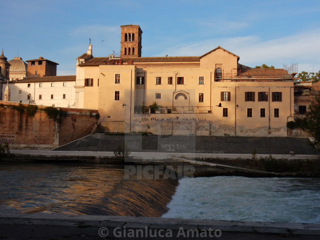 "Roma - San Bartolomeo all'Isola dal Lungotevere degli Alberteschi" stock image