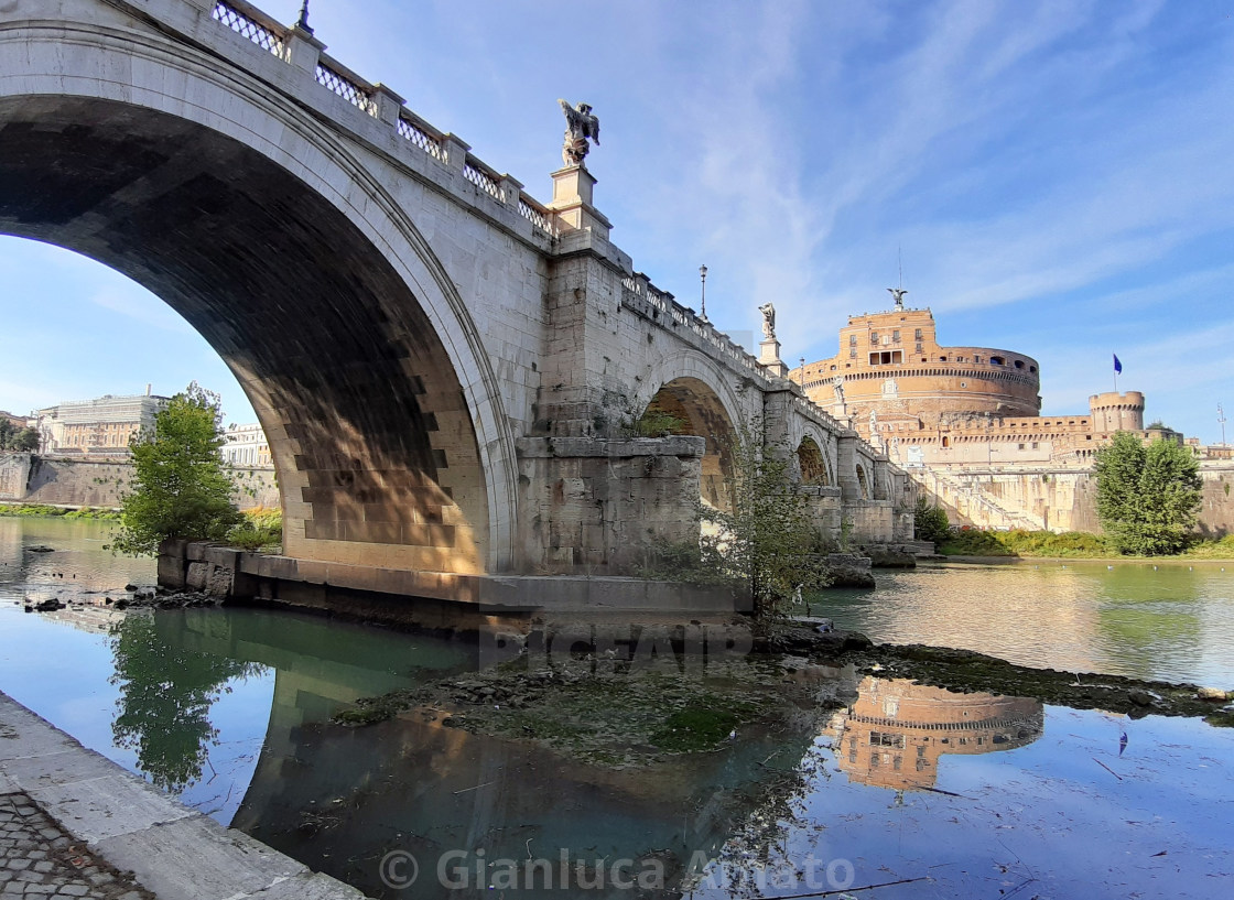 "Roma - Scorcio di Ponte Sant'Angelo dal basso" stock image