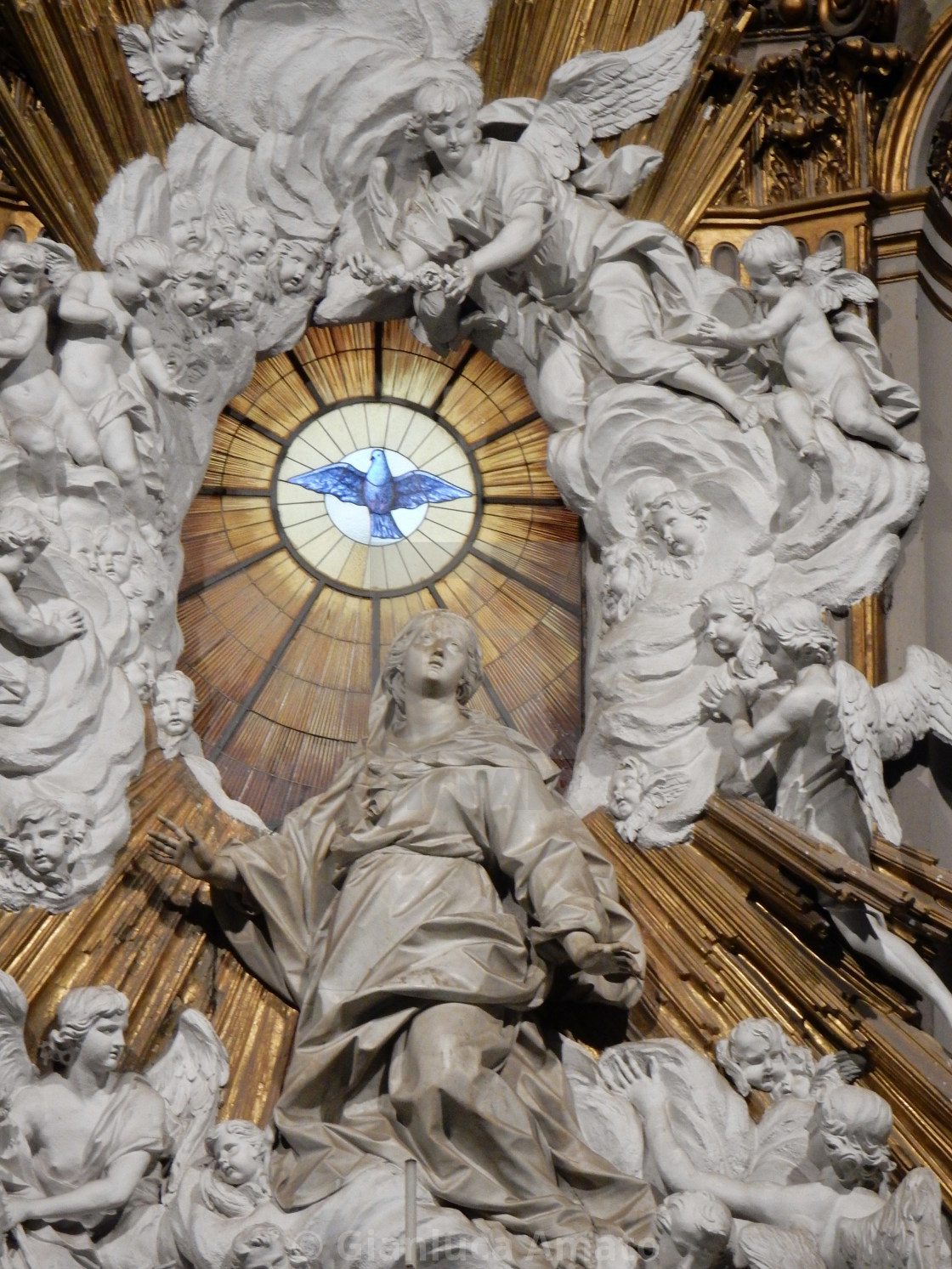 "Napoli - Particolare della scultura dell'Assunta sull'altare del Duomo" stock image