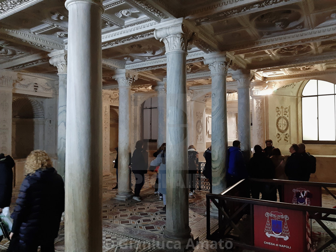 "Napoli - Turisti nella Cripta del Duomo" stock image