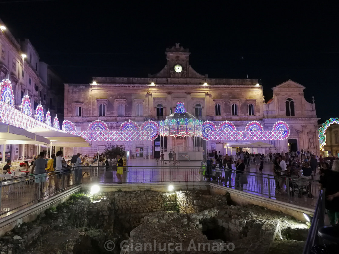 "Ostuni - Palazzo del Municipio illuminato" stock image