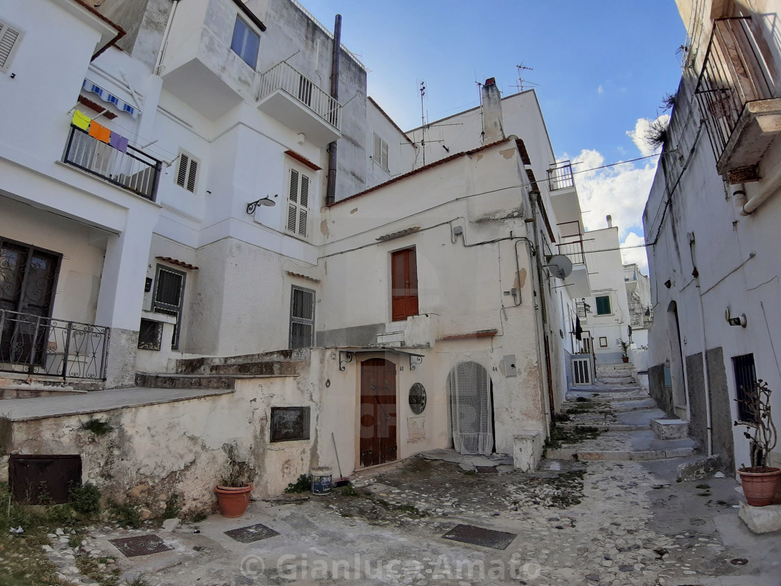 "Peschici - Scorcio di una piazzetta del borgo" stock image