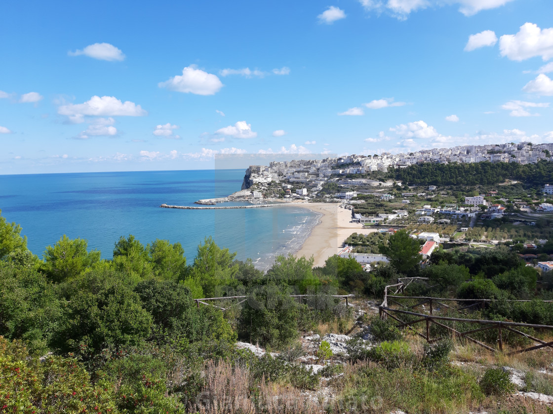 "Peschici - Scorcio della baia dalla litoranea" stock image