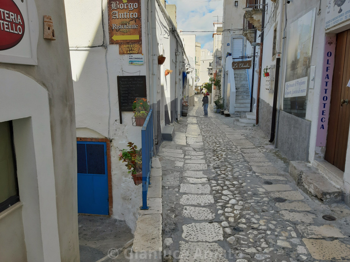 "Peschici - Stradine del centro storico" stock image