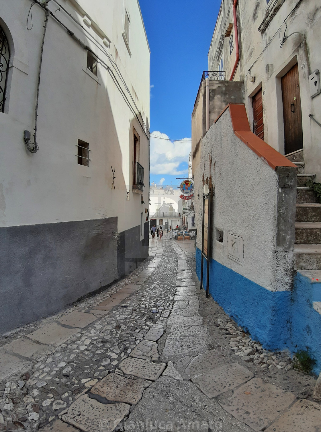 "Peschici - Vicolo del centro storico" stock image