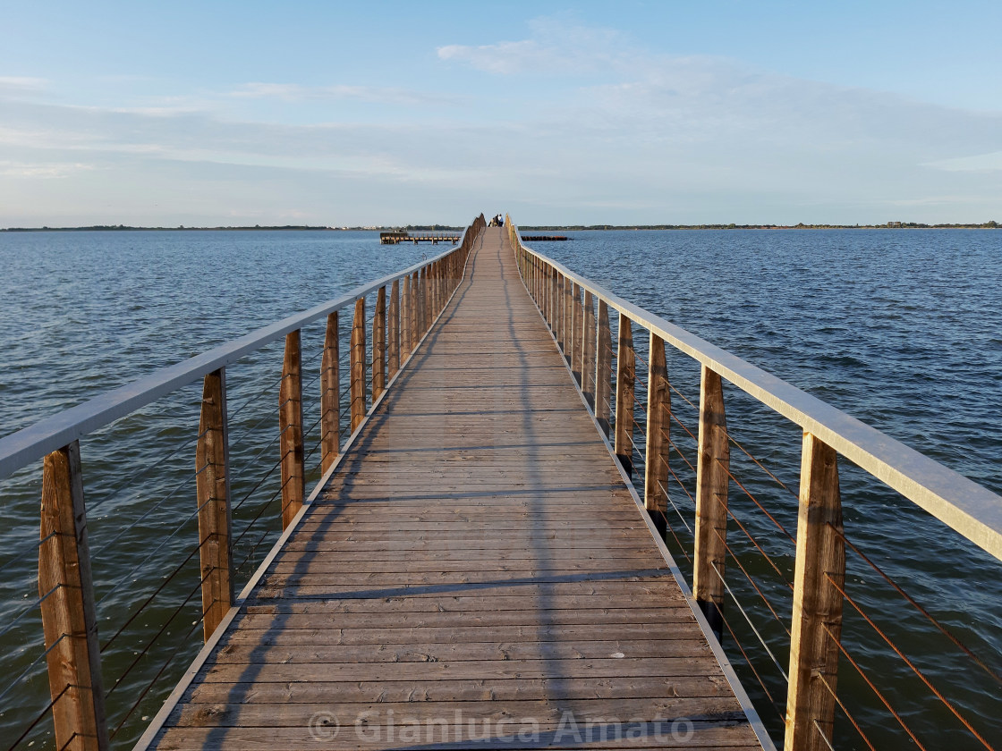 "Lago di Lesina - Pontile verso L'Isolotto di San Clemente" stock image