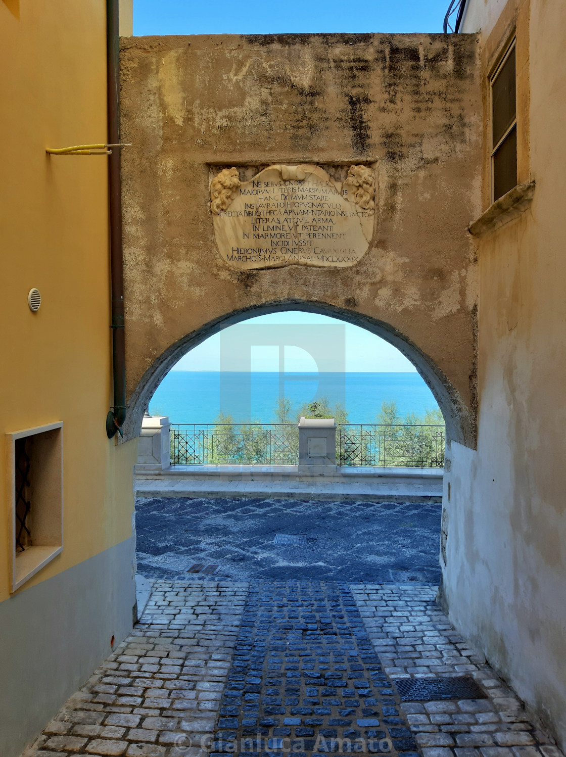 "Rodi Garganico - Porta del centro storico" stock image