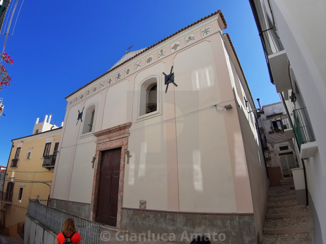 "Rodi Garganico - Turista alla Chiesa del Crocifisso" stock image