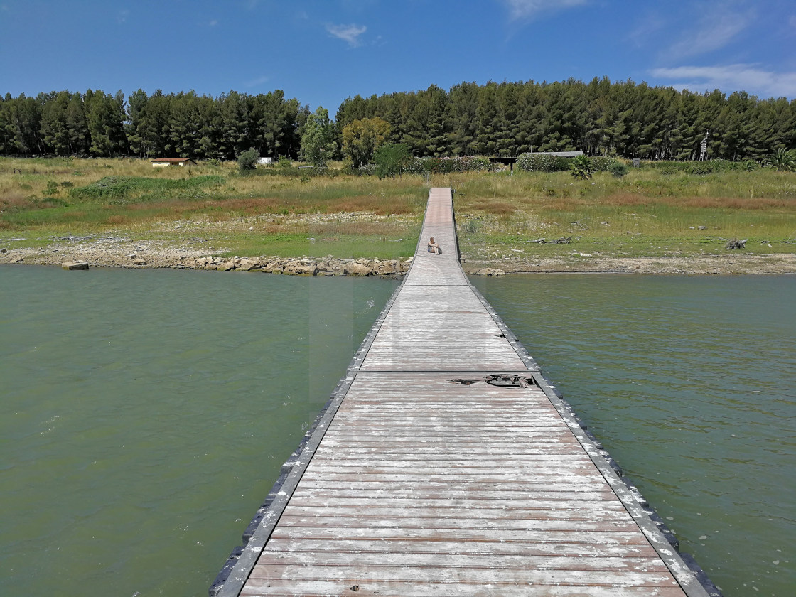 "Guardialfiera – Panorama dal pontile del Lago del Liscione" stock image