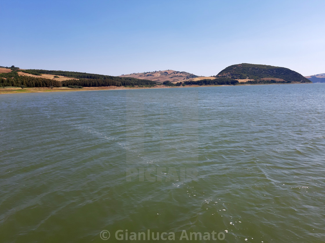 "Guardialfiera – Scorcio del Lago del Liscione dal pontile" stock image