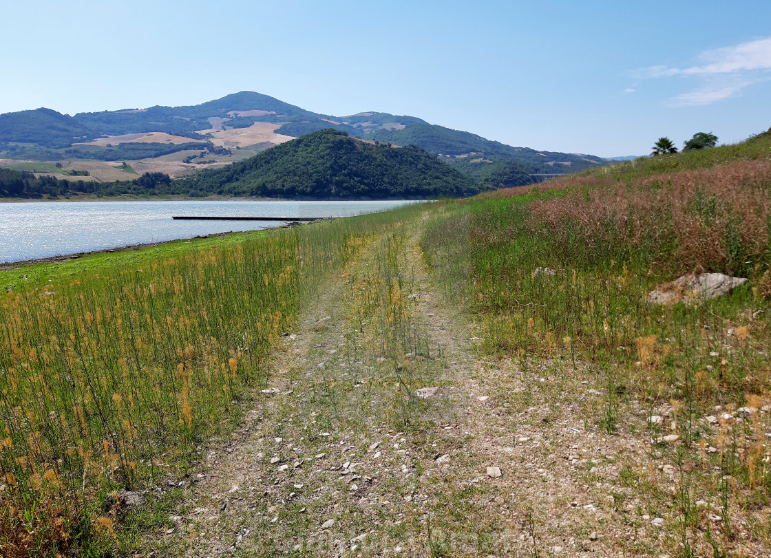 "Guardialfiera – Sentiero al Lago del Liscione" stock image