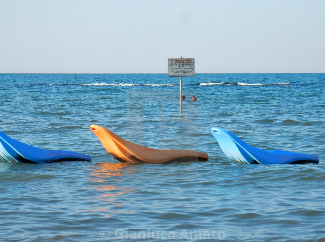 "Lettini galleggianti alla spiaggia di San Salvo" stock image