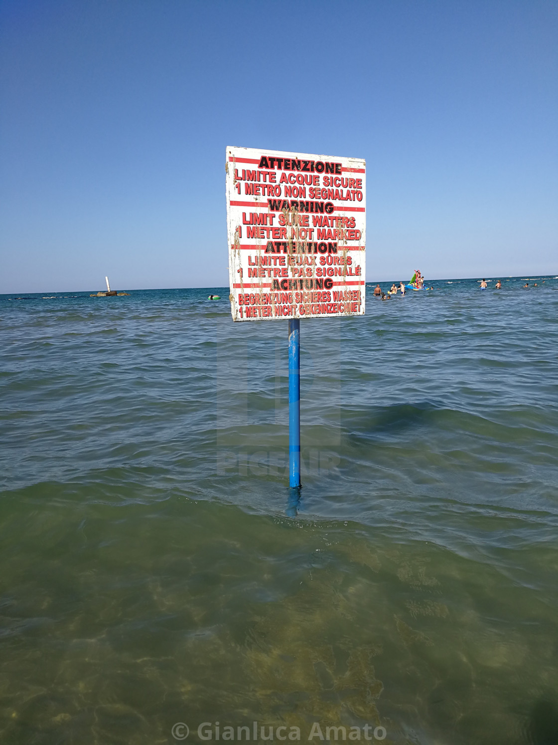 "San Salvo Marina - Cartello di pericolo in mare" stock image