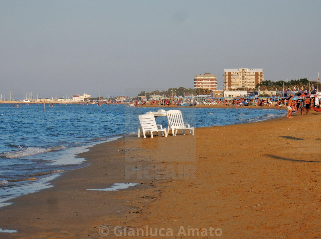 "San Salvo Marina - Lettini in riva al mare" stock image