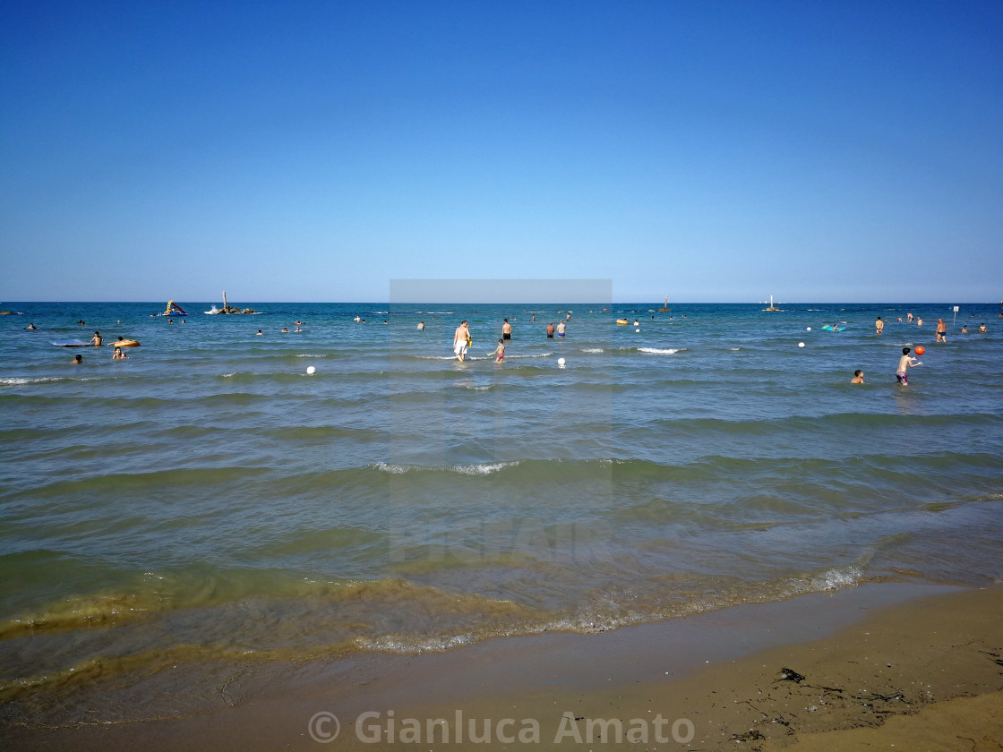 "San Salvo Marina - Turisti a fare il bagno" stock image