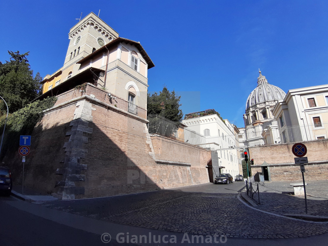 "Roma - Porta del Perugino da via della Stazione Vaticana" stock image