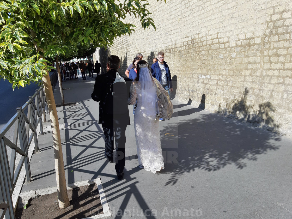 "Roma - Sposi a passeggio in via Porta Cavalleggeri" stock image