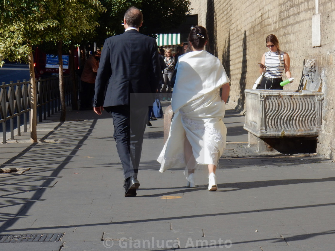 "Roma - Sposi in via Porta Cavalleggeri" stock image