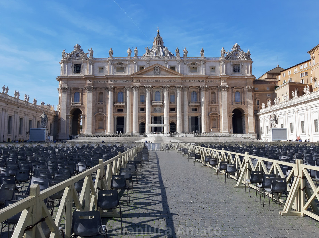 "Vaticano - Basilica di San Pietro dalla piazza" stock image