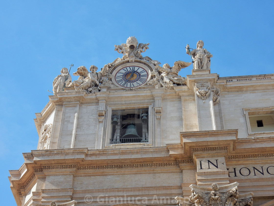 "Vaticano - Orologio della Basilica di San Pietro" stock image