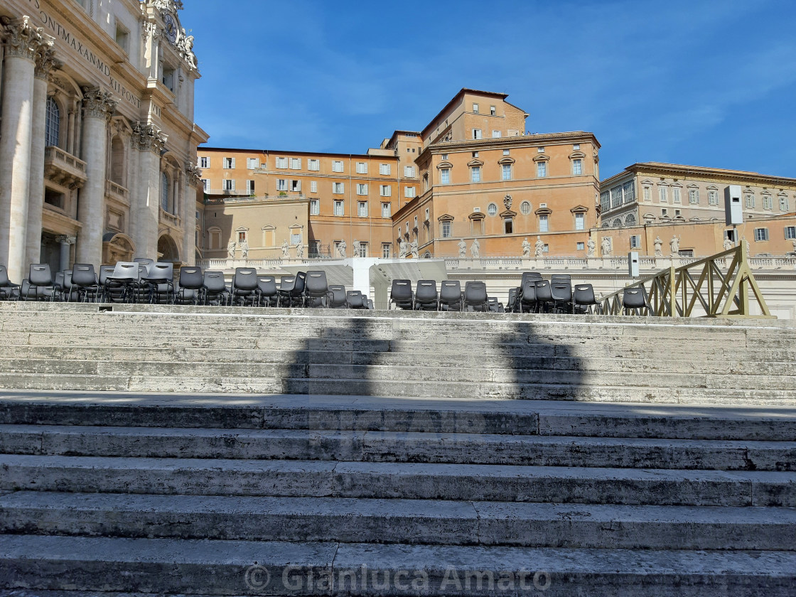 "Vaticano - Ombre statuarie sul sagrato" stock image