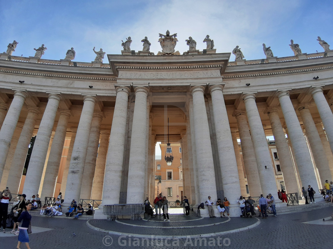 "Vaticano - Porta del Colonnato del Bernini" stock image