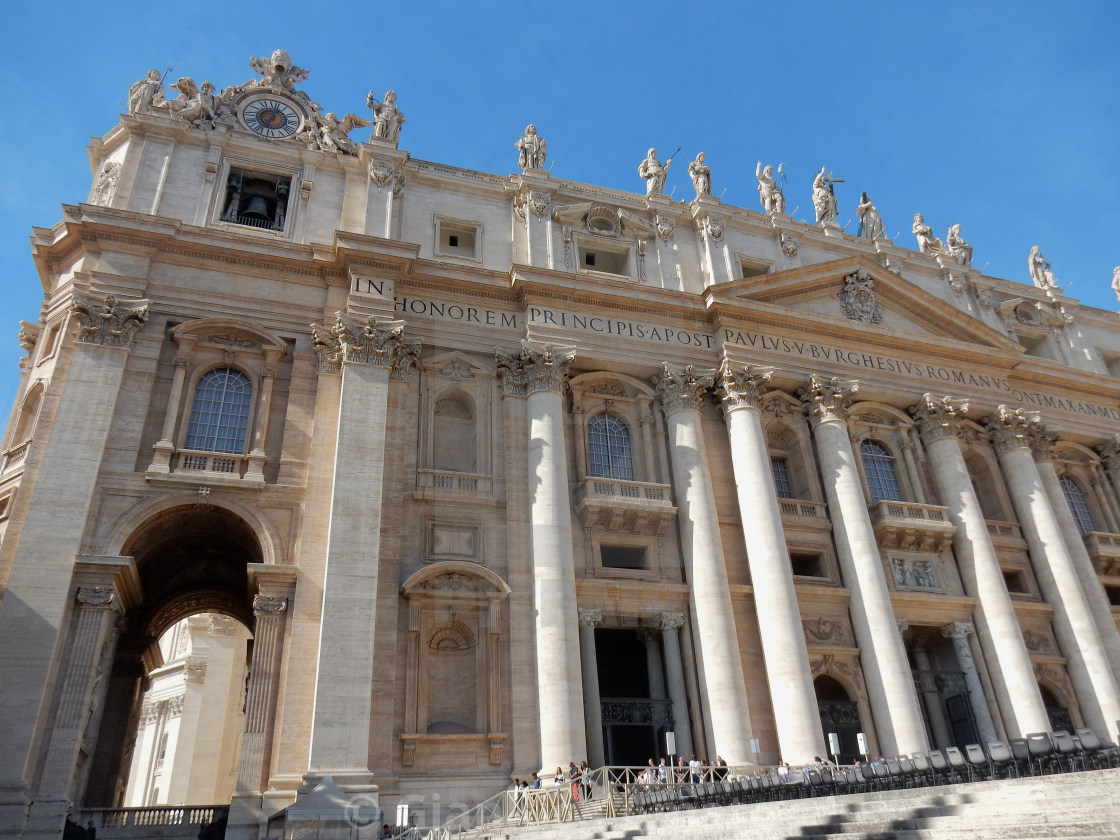 "Vaticano - Scorcio della facciata di San Pietro" stock image