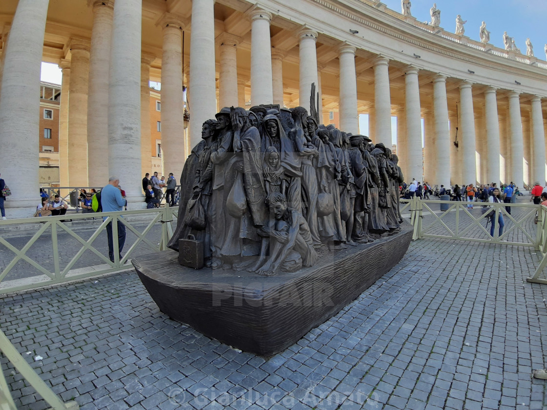 "Vaticano - Scultura Angeli Inconsapevoli" stock image