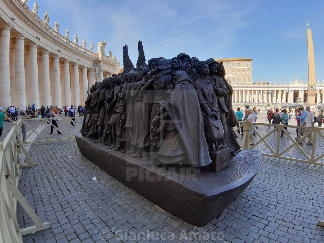 "Vaticano - Scultura Angels Unwares" stock image