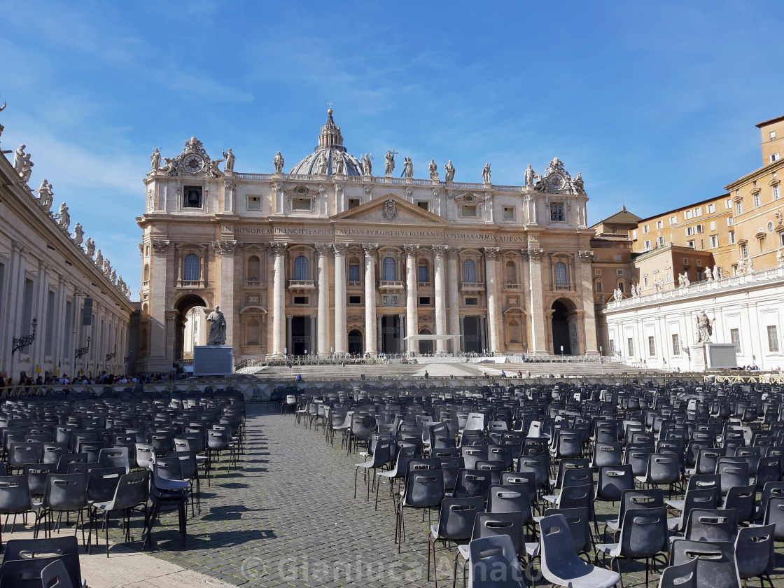 "Vaticano - Sedie vuote a Piazza San Pietro" stock image