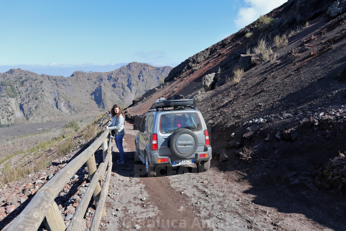 "Vesuvio – Auto di servizio sul sentiero del Gran Cono" stock image