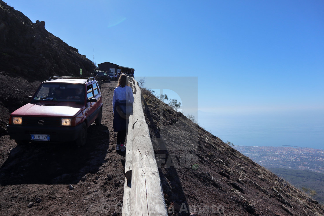 "Vesuvio – Auto sul sentiero del Gran Cono" stock image