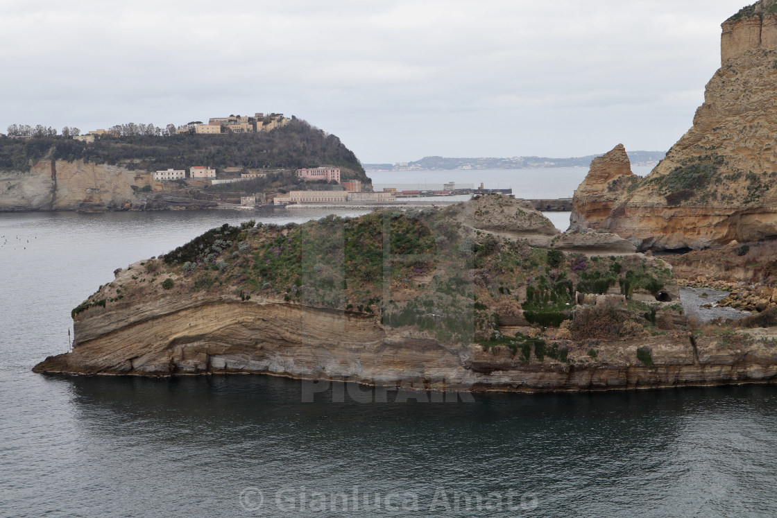 "Napoli - Costa della Baia di Trentaremi dalla villa imperiale" stock image